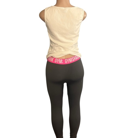 3/$30 🍂 Gymshark Grey Leggings with Vibrant Pink Waistband - Picture 8 of 10